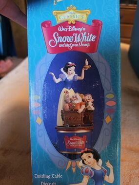 Disney Snow‎ White Blue Red Yellow Twirling Table Piece